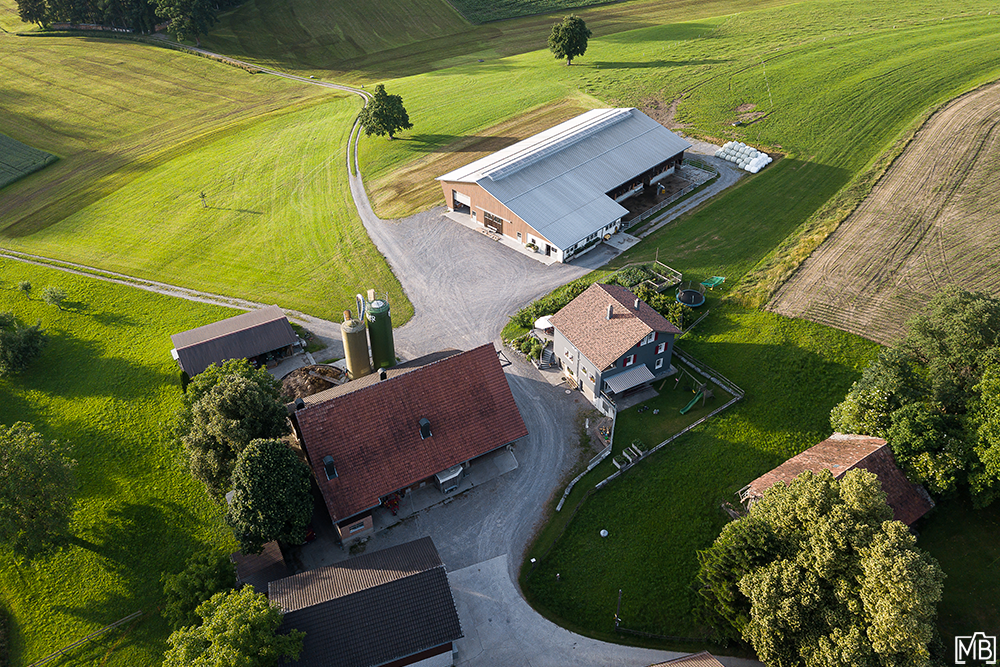 Drohnenaufnahmen Bauernhof Schweiz