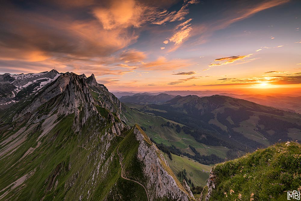 Hügel und Berge Sonnenuntergang Schäfler Alpstein St. Gallen Appenzellerland Appenzell Schweiz
